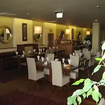 Szálloda Raheen Woods 4*