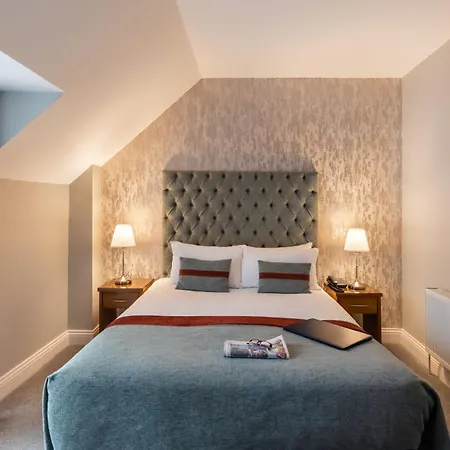 Hotel Raheen Woods 4*