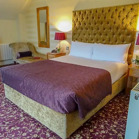 Raheen Woods Hotel 4*