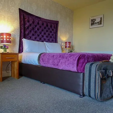 Hotel Raheen Woods 4*