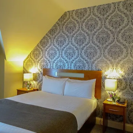 Raheen Woods Hotel 4*