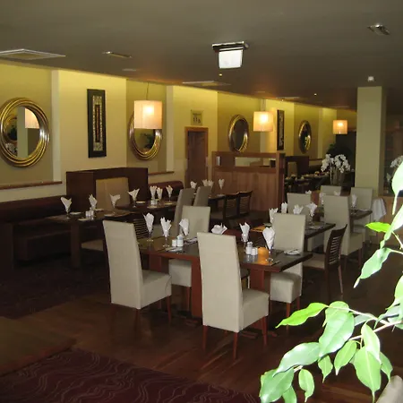 Hotel Raheen Woods 4*