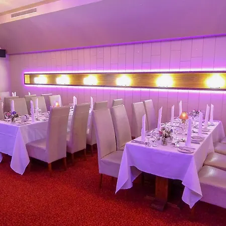 Hotel Raheen Woods 4*