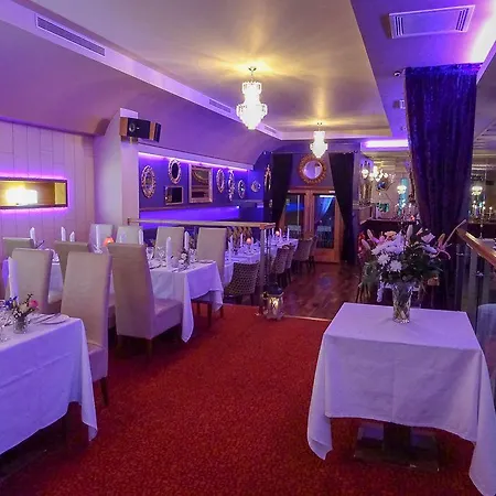 Hotel Raheen Woods 4*