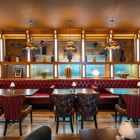 Raheen Woods Hotel 4*