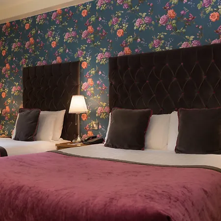 Raheen Woods Hotel 4*