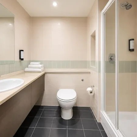 Hotell Raheen Woods
