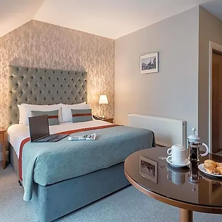 Raheen Woods Hotel 4*