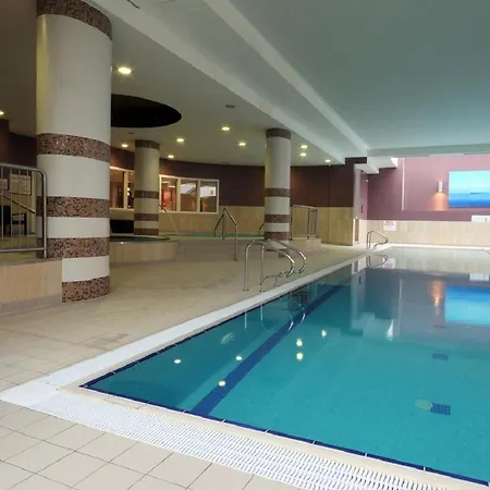 Hotel Raheen Woods 4*