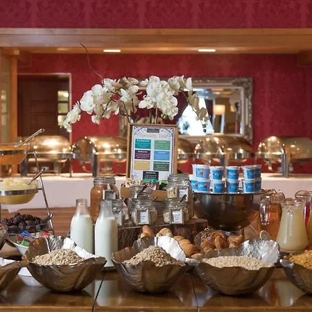Raheen Woods Hotel 4*