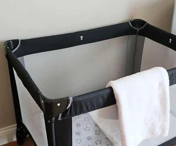 Raheen Woods Отель Атенрай