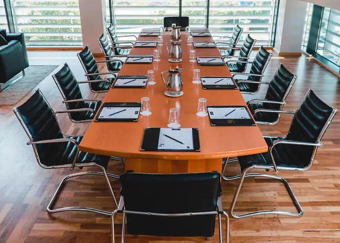 Отель Raheen Woods Атенрай