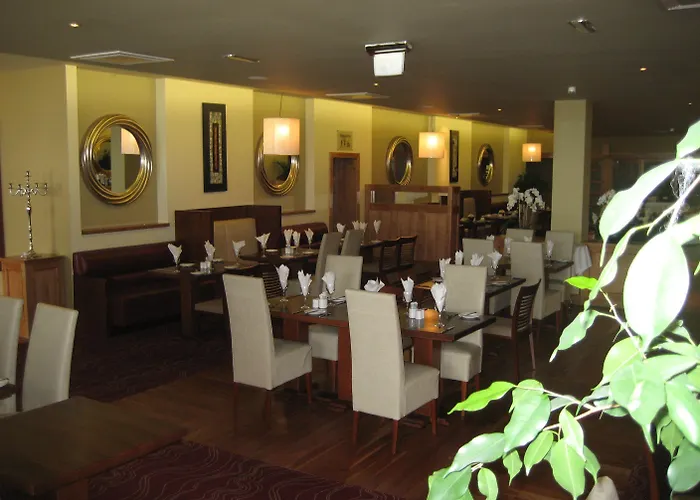 Hotel Raheen Woods 4*