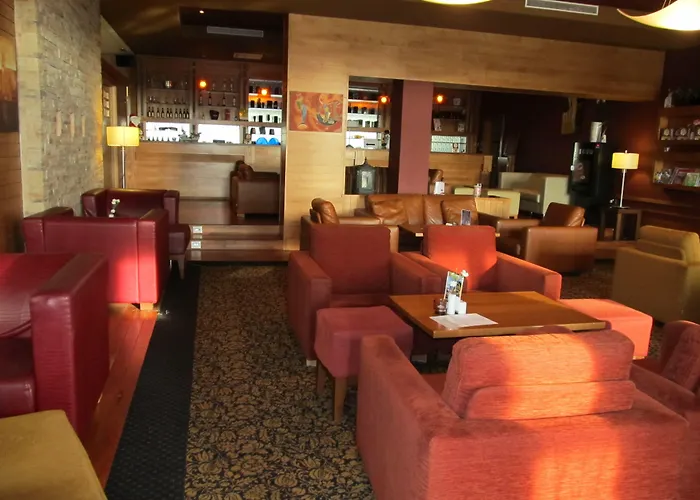 Отель Raheen Woods 4*