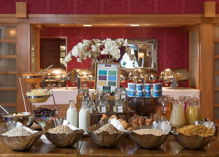 Hotel Raheen Woods 4*