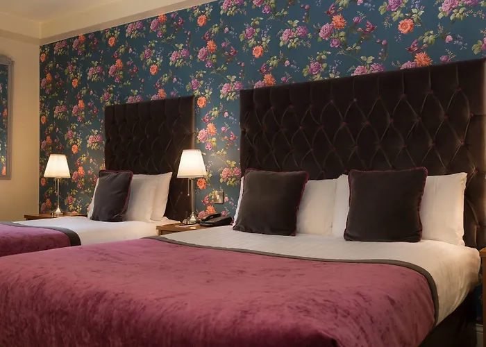 Raheen Woods Hotel 4*