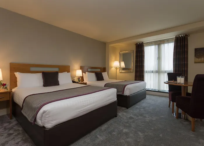 Отель Raheen Woods Атенрай