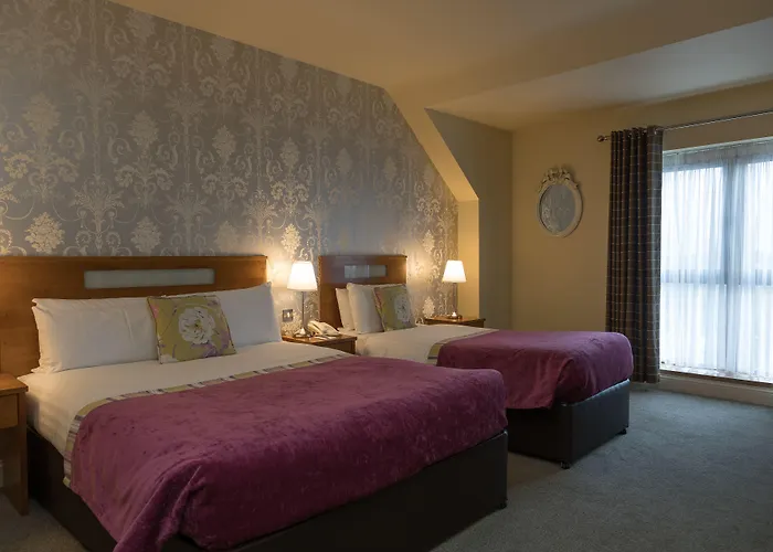Hotel Raheen Woods 4*