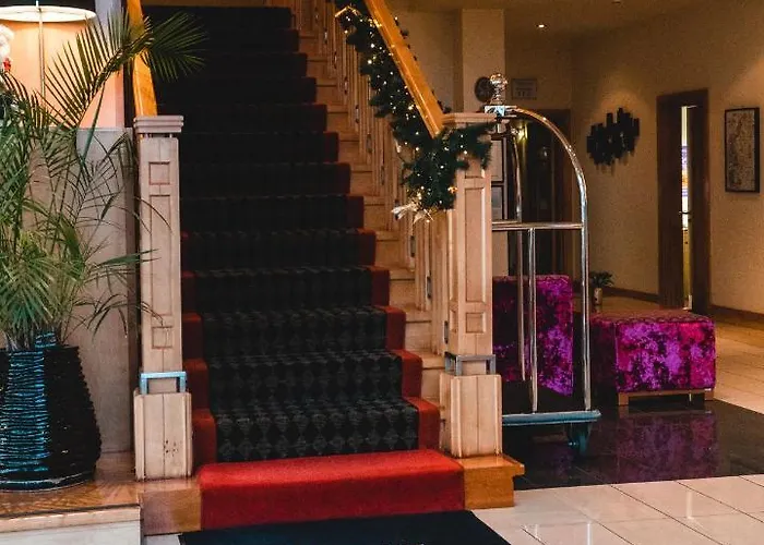 Raheen Woods Hotel 4*